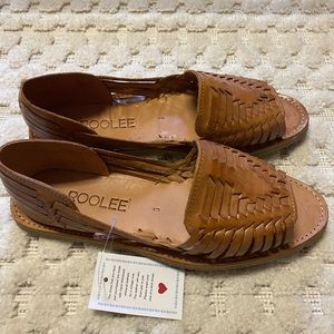 Leather shoes / sandals